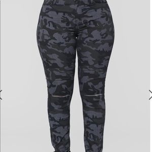 Skinny camo jeans